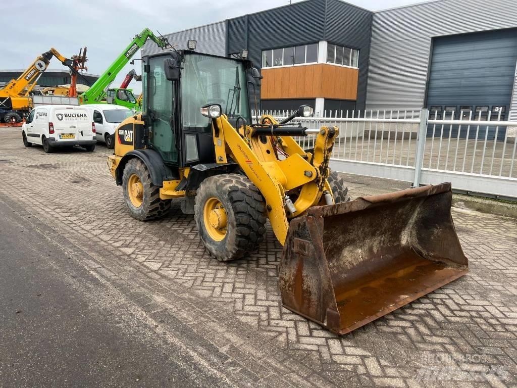 CAT 906 M Колесни товарачи