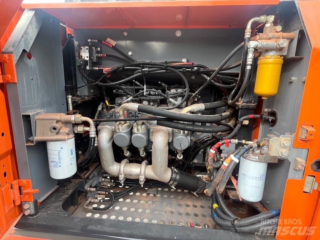 Hitachi ZX 250 LC-6 Верижен екскаватор