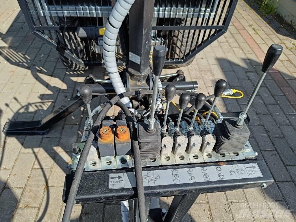 John Deere 3038 E Трактори