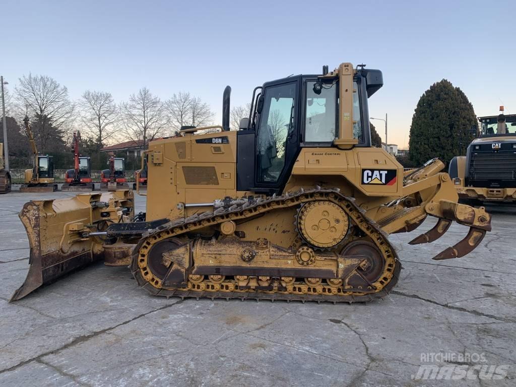 CAT D 6 N XL Верижни булдозери
