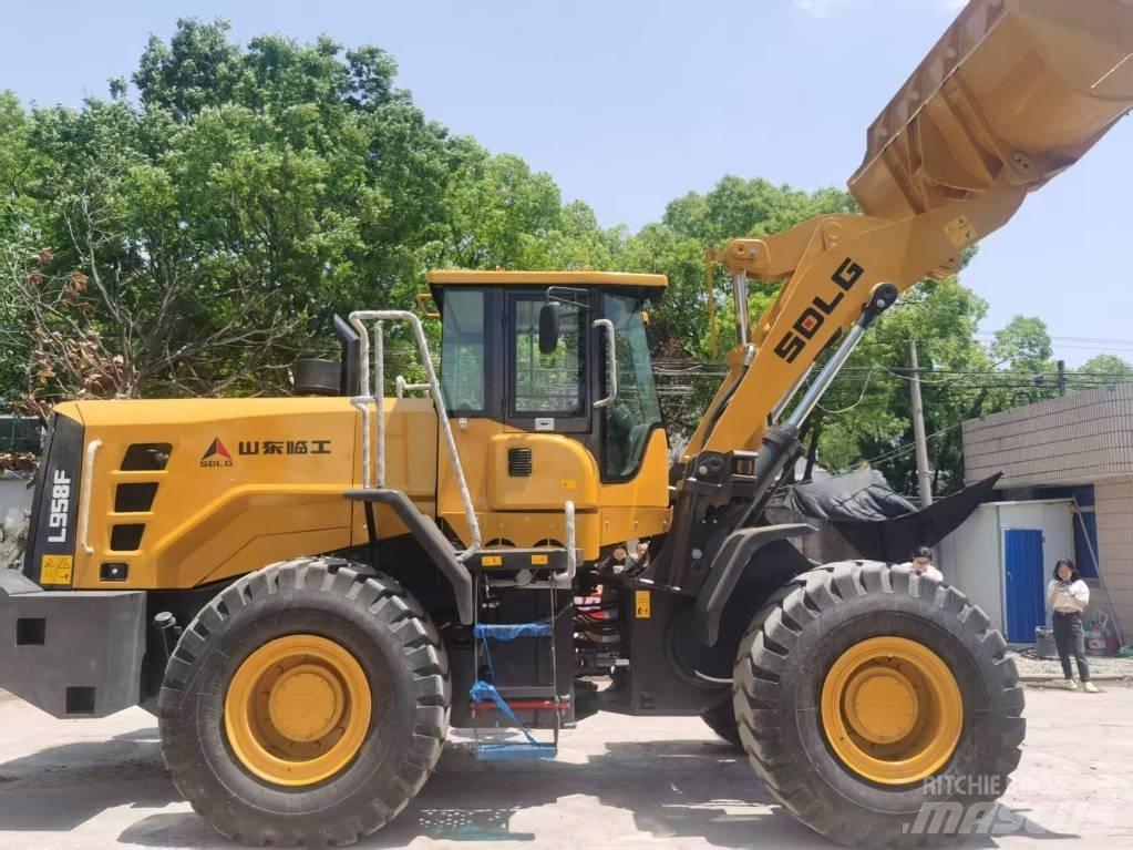 SDLG 958F Колесни товарачи