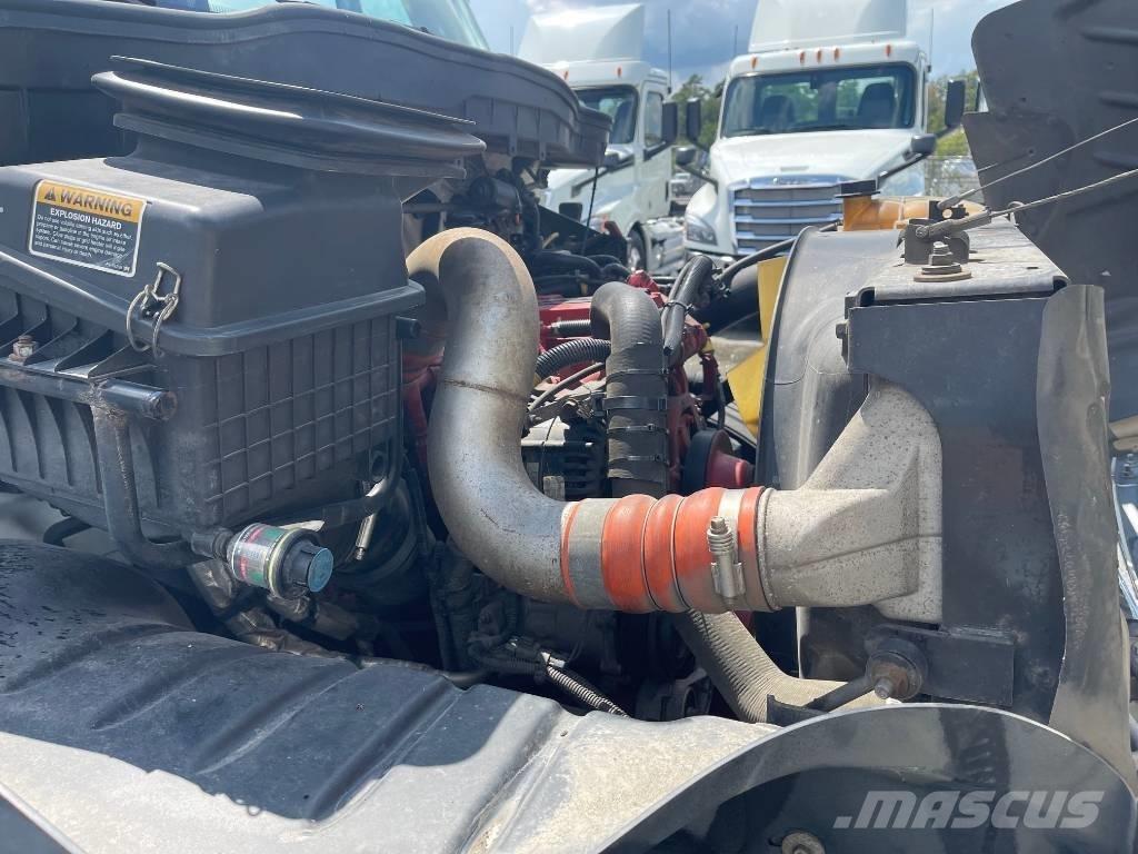 International 4300 Каросерии