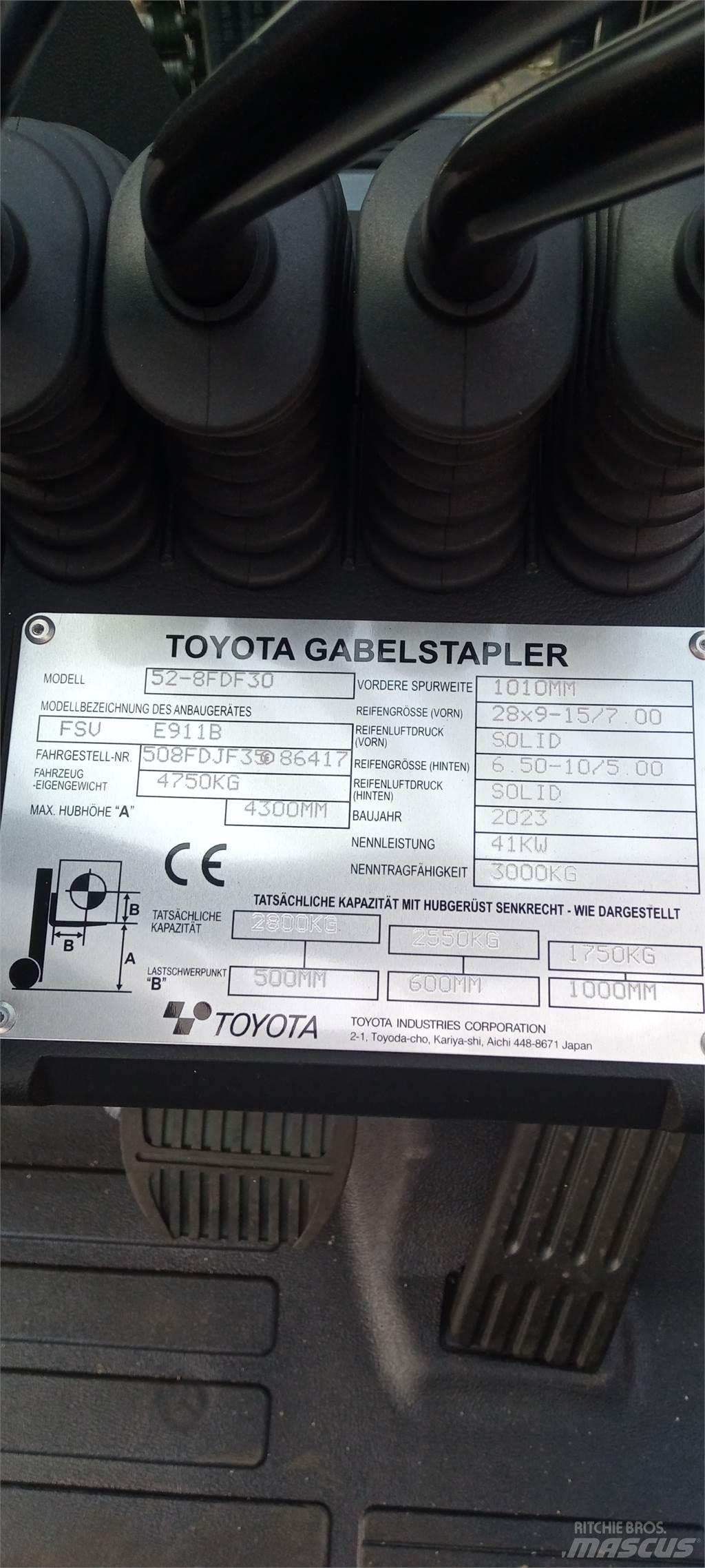 Toyota 52-8FDF30 Дизелови камиони