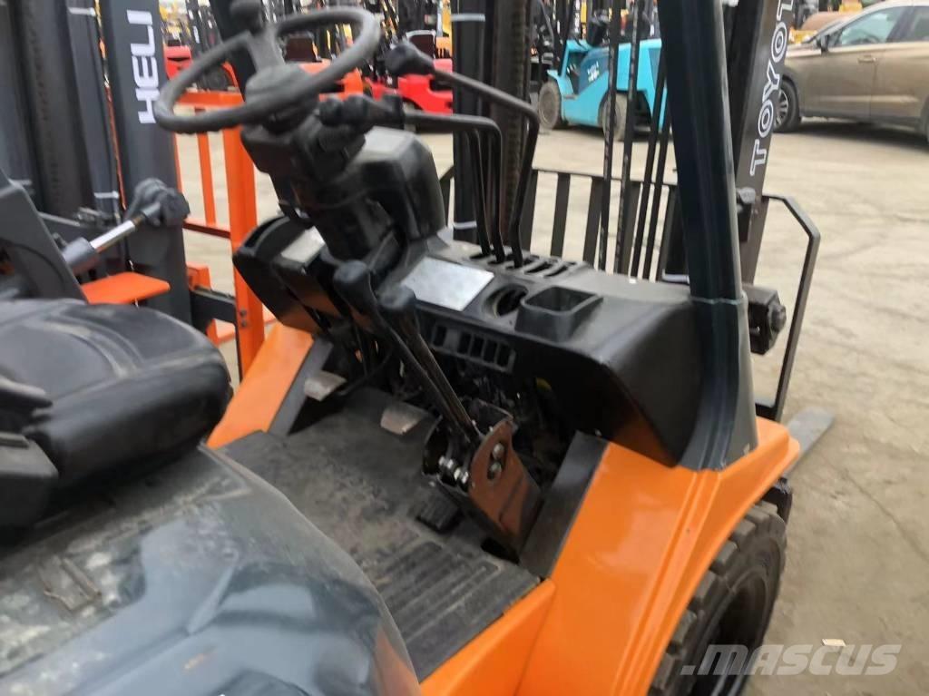 Toyota FD30 Дизелови камиони