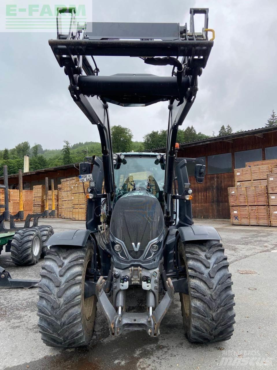 Valtra T254S Трактори