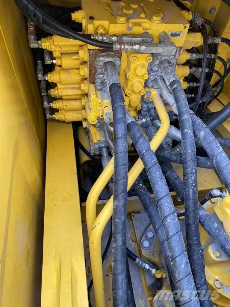 Komatsu 240LC-8 Верижен екскаватор