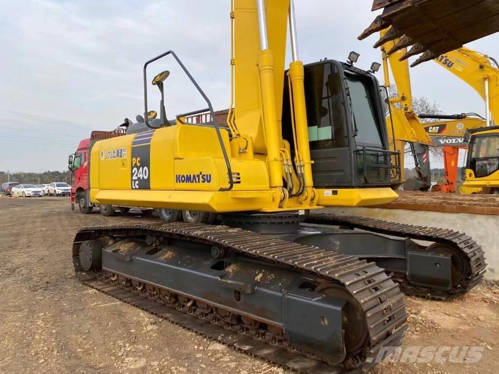 Komatsu 240LC-8 Верижен екскаватор