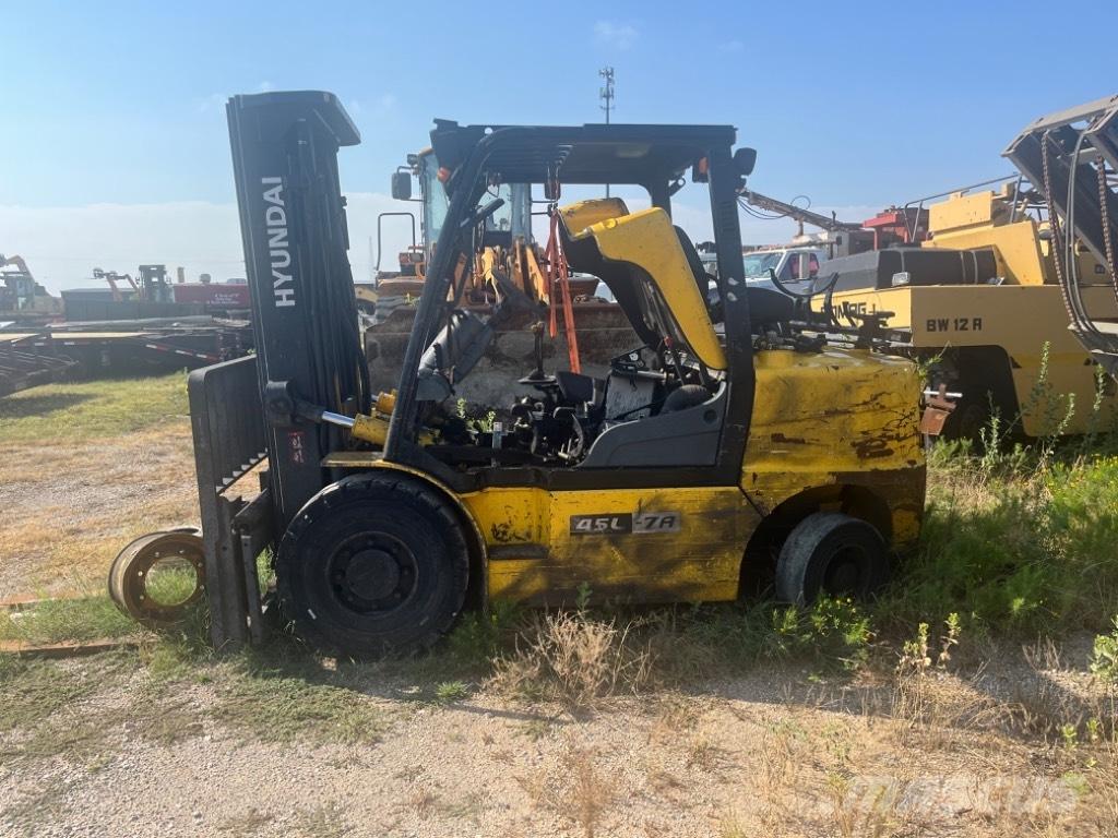 Hyundai 45 L-7 A Вилични кари-повдигачи - други