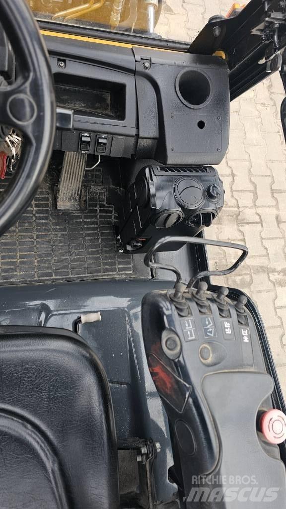 CAT GP 25 NT Камиони с АГУ