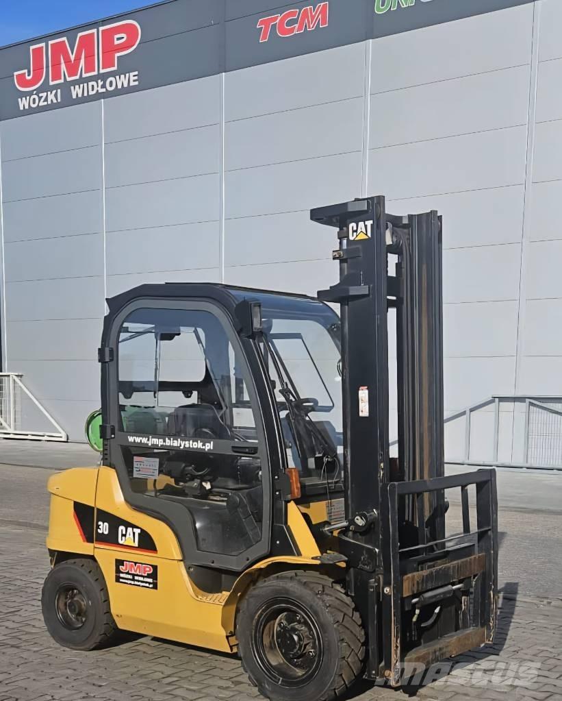 CAT GP 30 N Камиони с АГУ