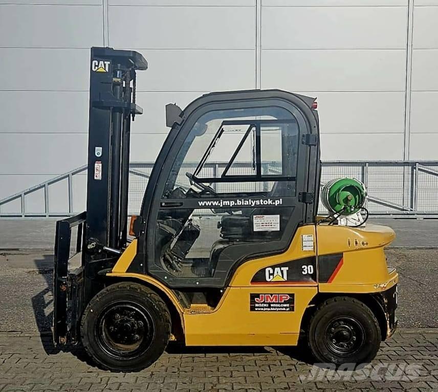 CAT GP 30 N Камиони с АГУ