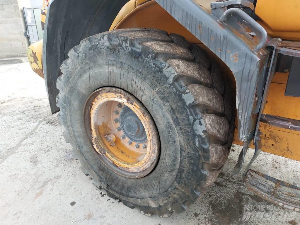 CASE 821 FXR Колесни товарачи