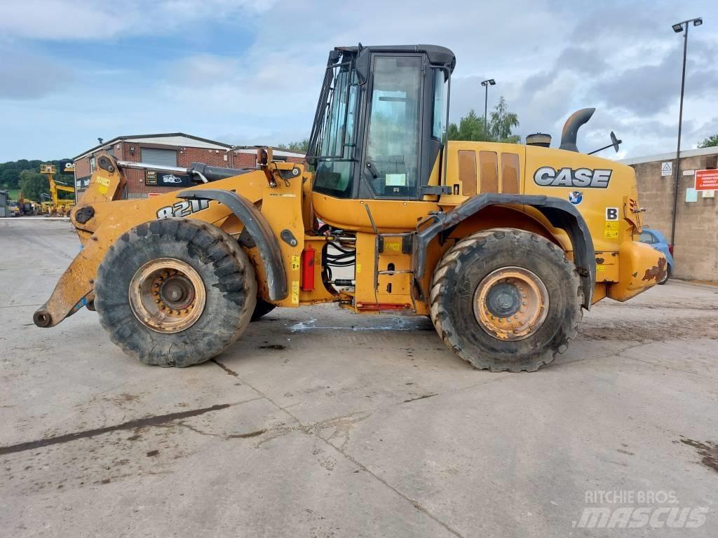 CASE 821 FXR Колесни товарачи