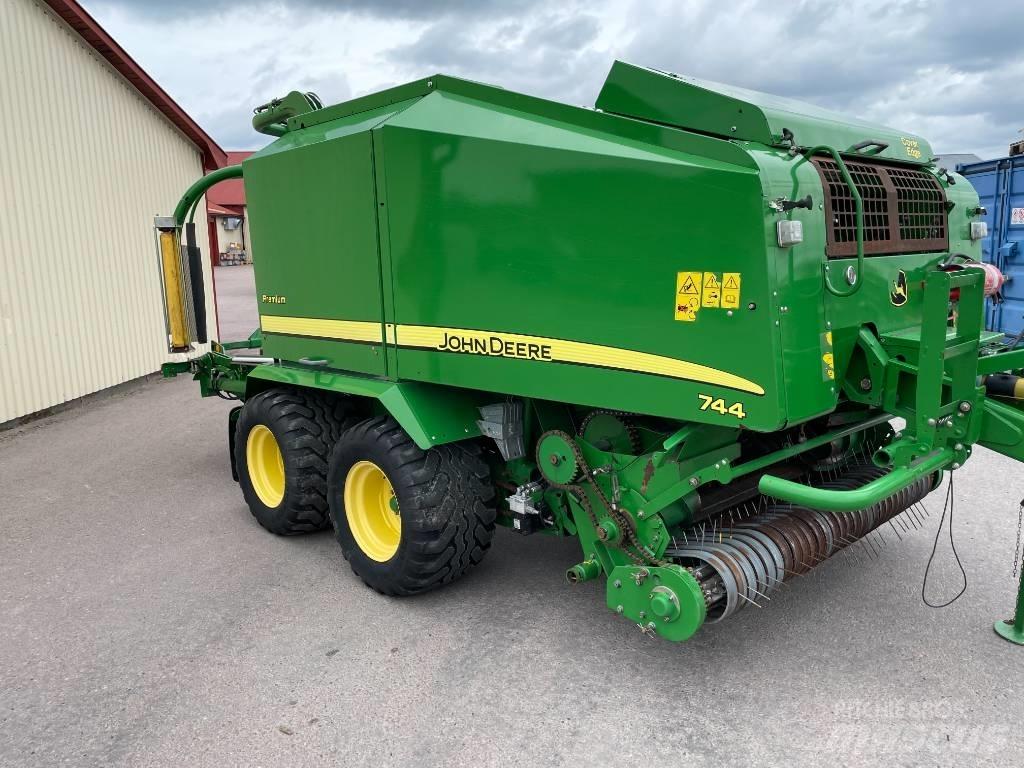 John Deere 744 H Сламопреси за кръгли бали
