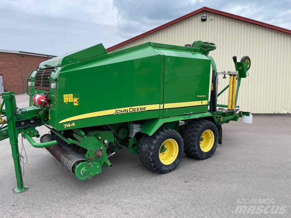 John Deere 744 H Сламопреси за кръгли бали
