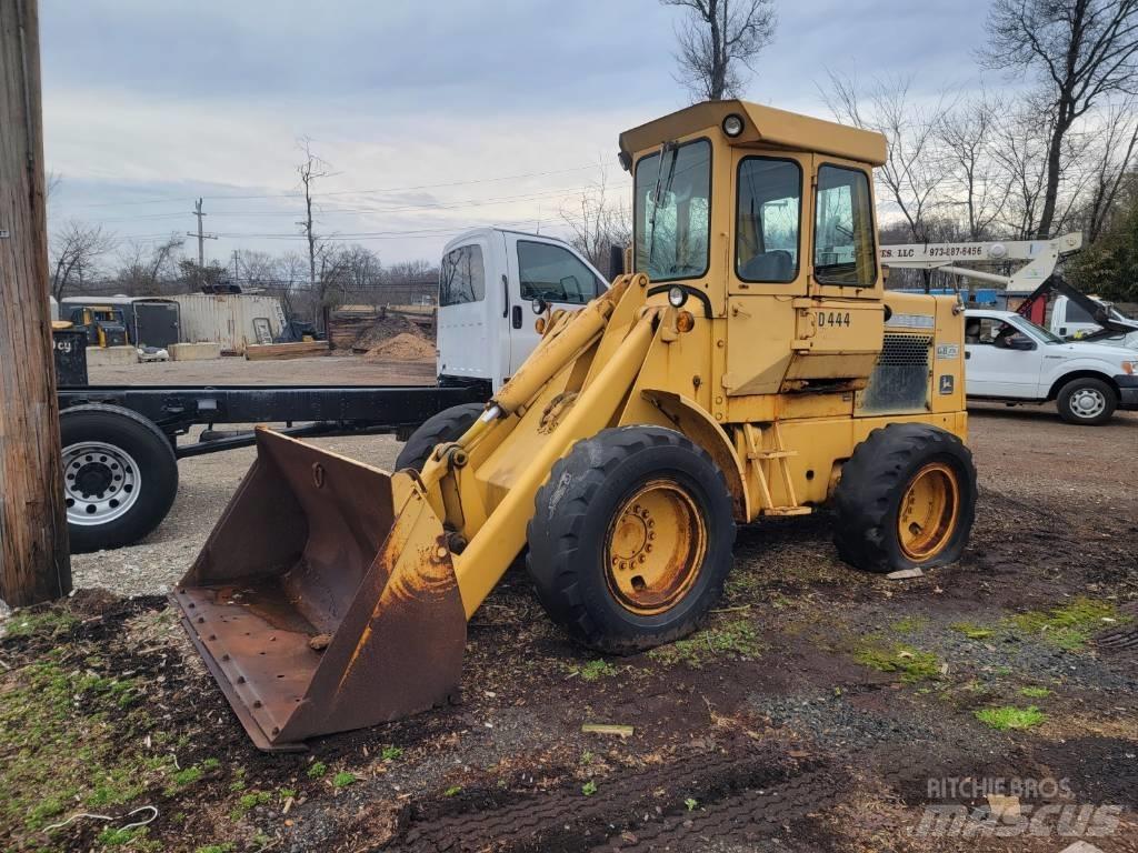 John Deere 444 A Колесни товарачи