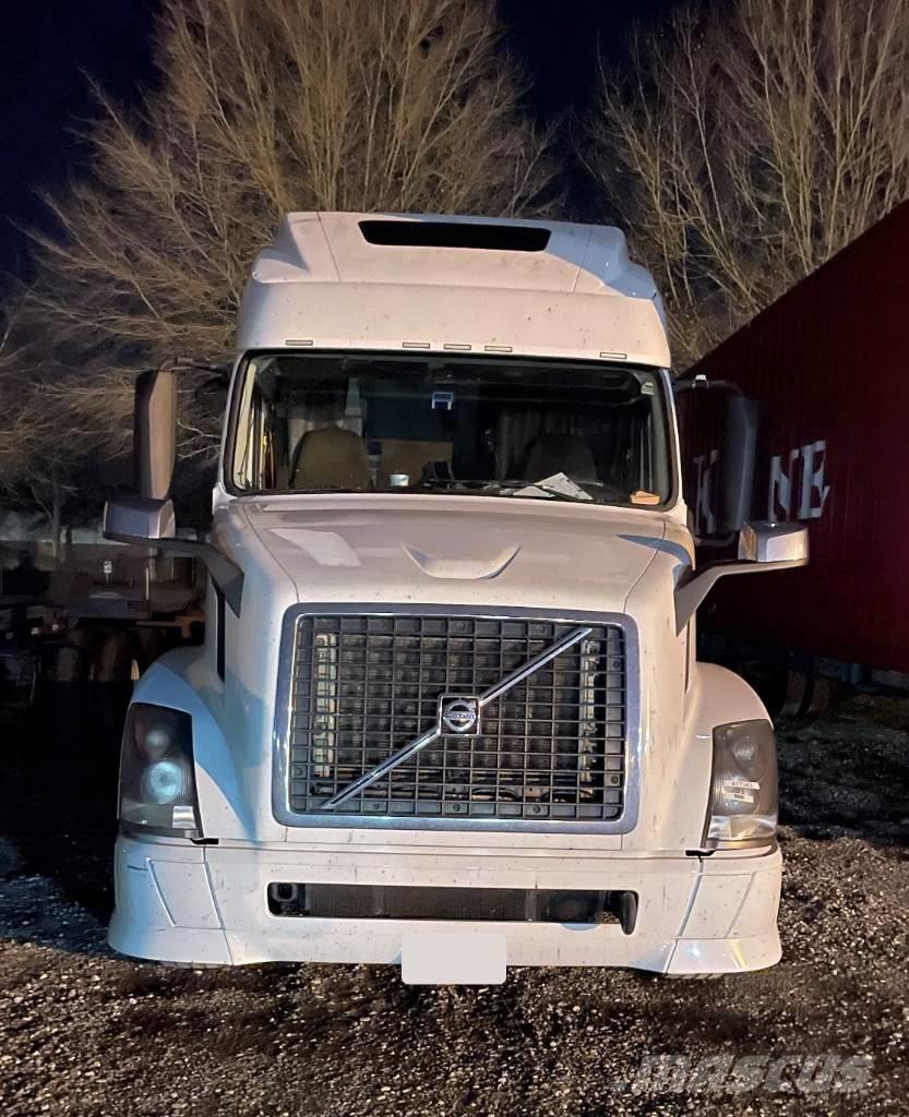 Volvo VNL 42 670 Влекачи