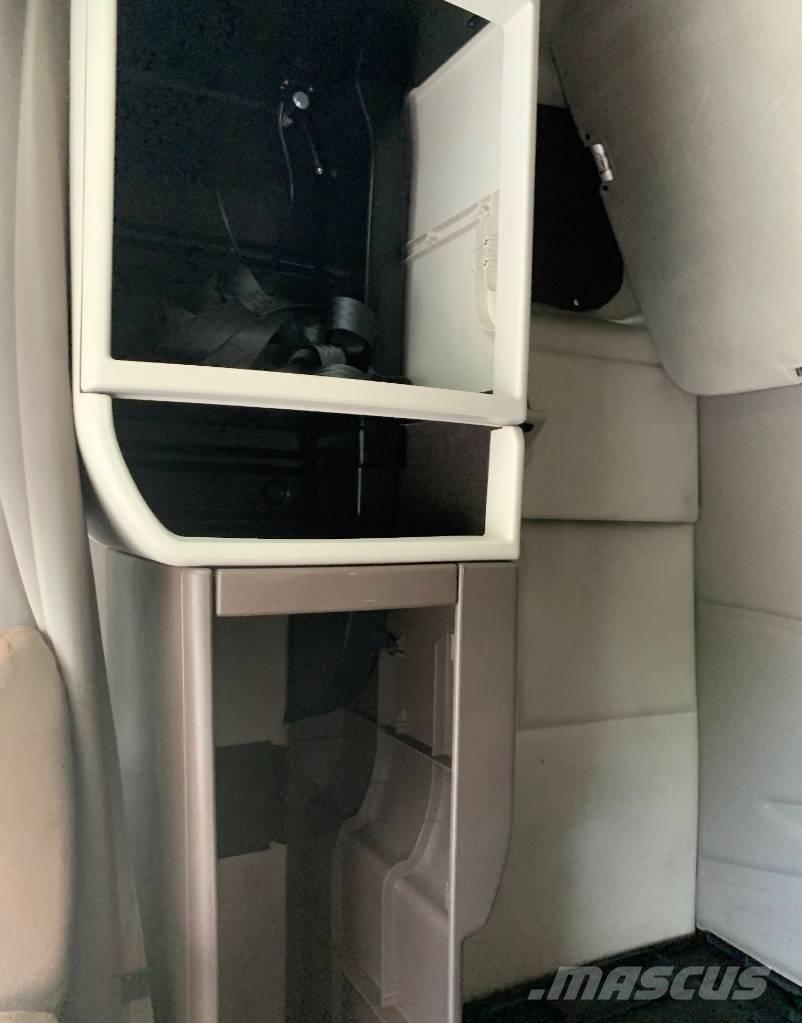 Volvo VNL 42 670 Влекачи