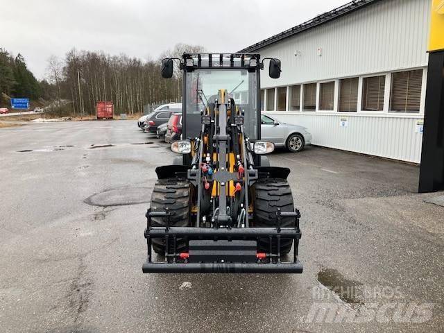 JCB 403 Plus Колесни товарачи