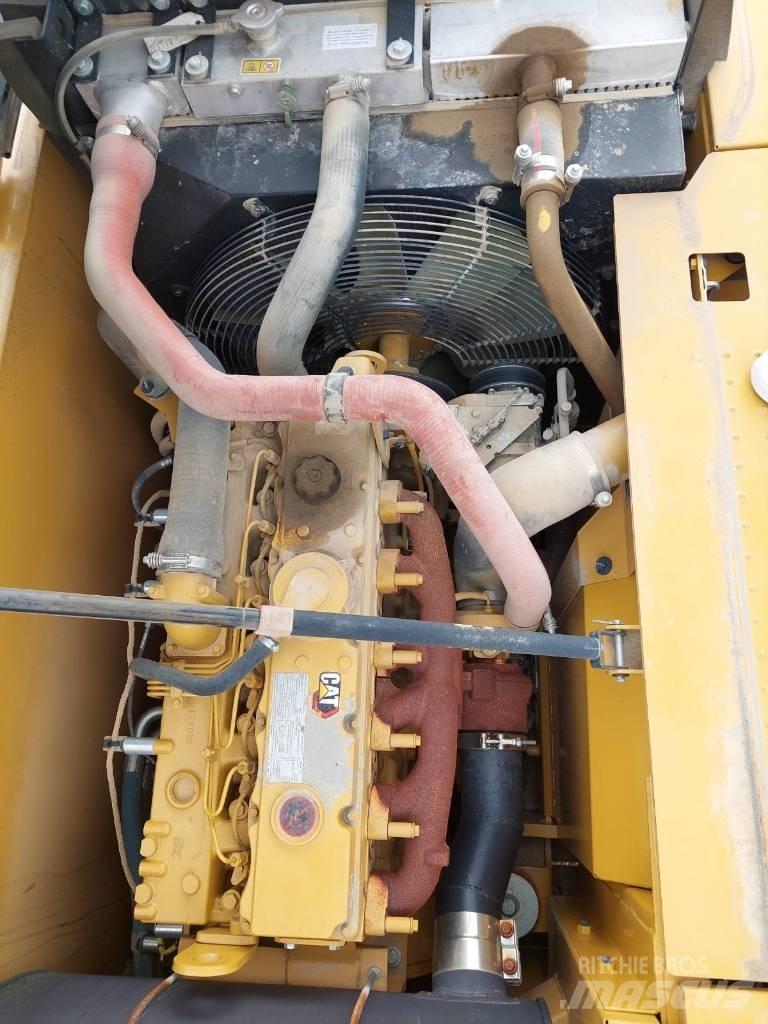 CAT 323D3 Верижен екскаватор