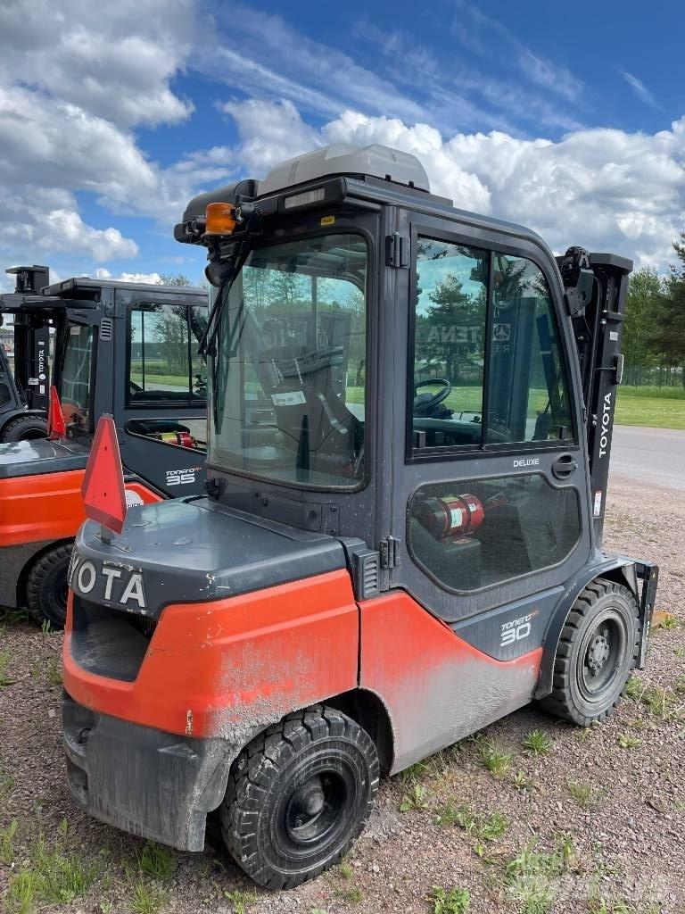 Toyota 56-8FD30F Дизелови камиони