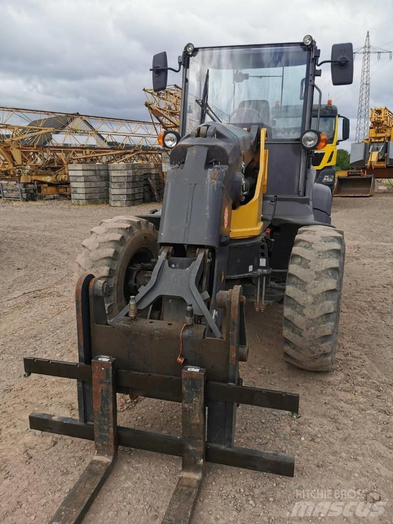 Mecalac AS 700 Колесни товарачи