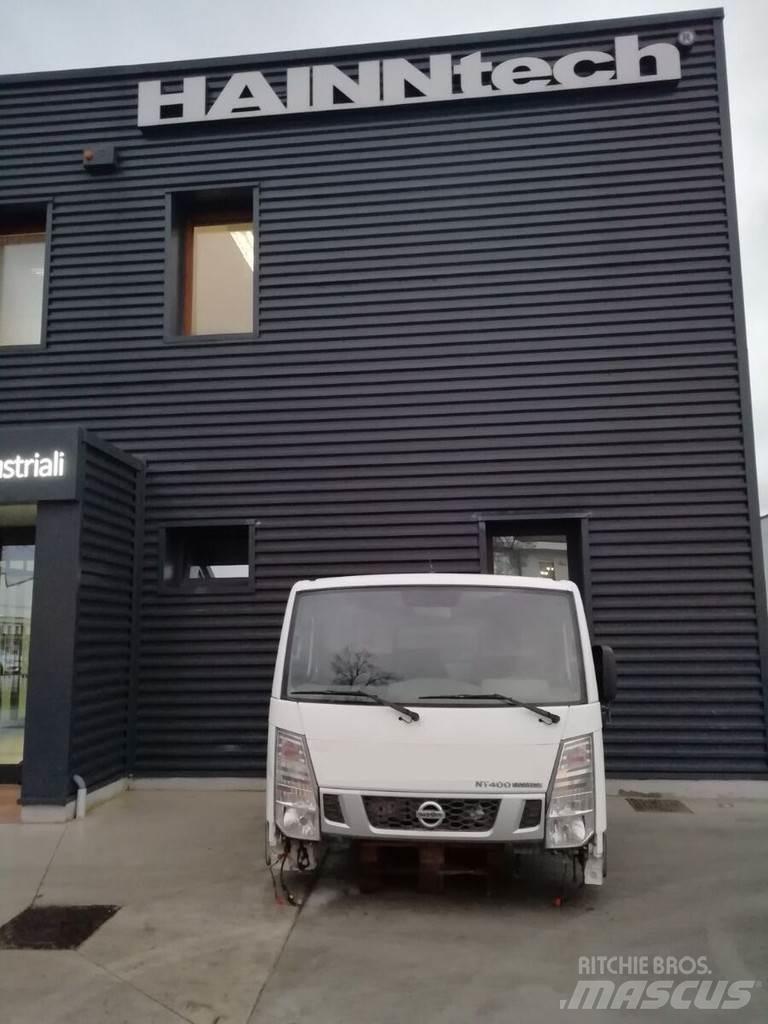 Nissan NT400 Кабини