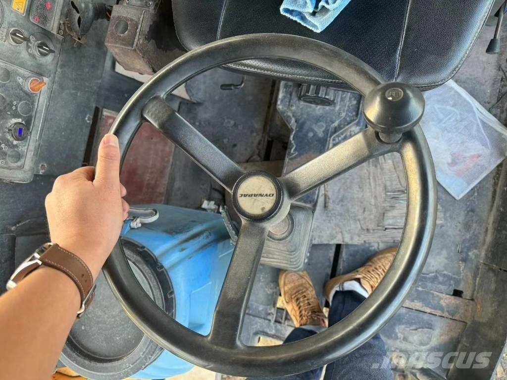 Dynapac CC422 Двойни барабанни ролки
