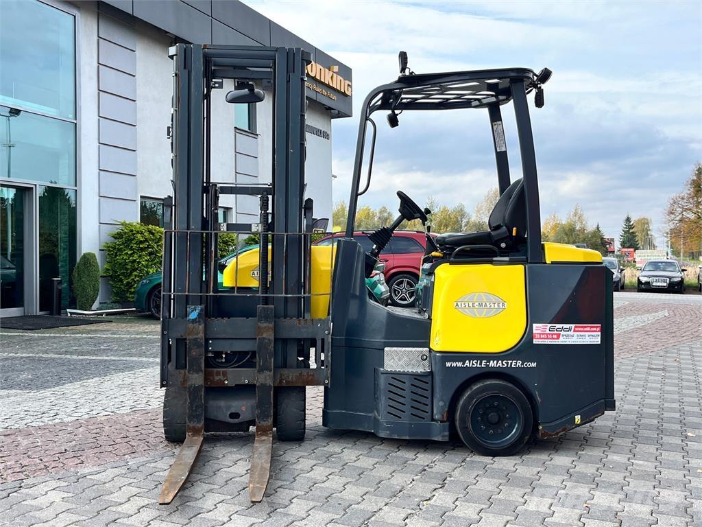 Aisle-Master 15NE Високоповдигачи за работа в тесни коридори