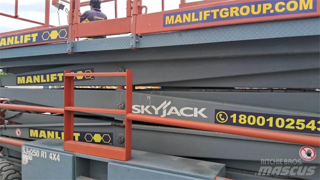 SkyJack 9250RT Ножични работни платформи