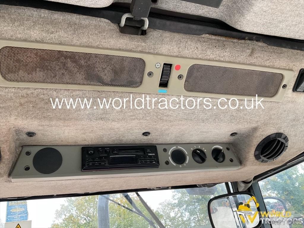 Massey Ferguson 4235 Трактори