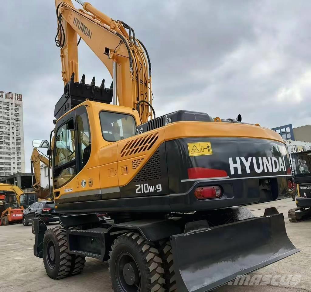 Hyundai 210W -9 Колесни екскаватори
