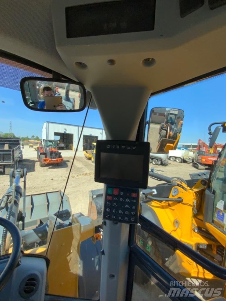 John Deere 544L Колесни товарачи