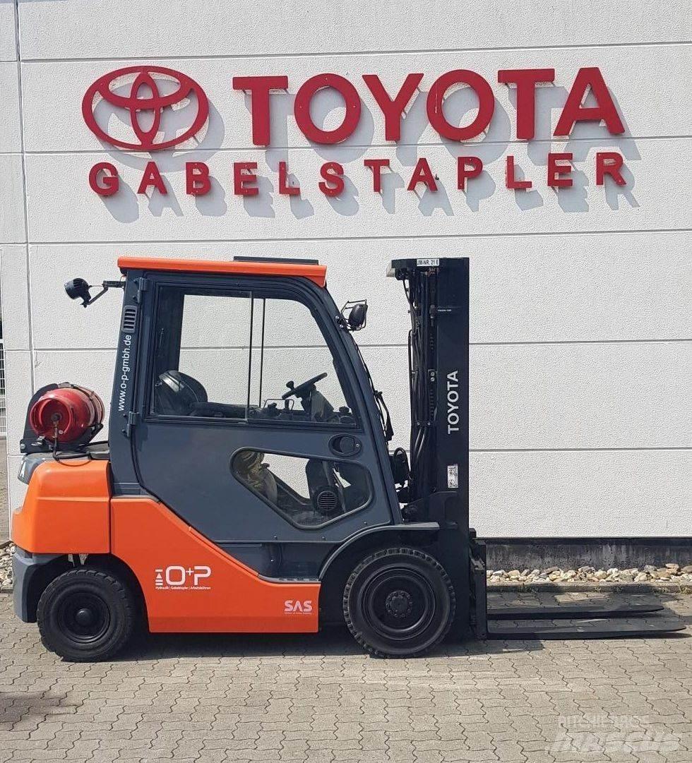 Toyota 02-8FGF25 Камиони с АГУ