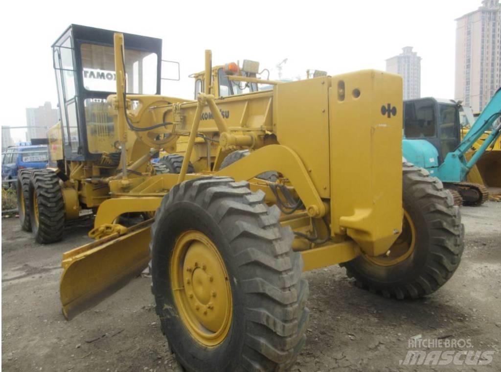 Komatsu GD 623 Грейдери