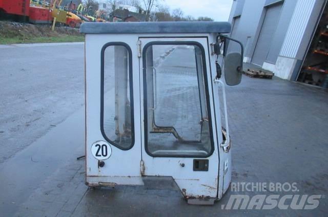 Kubota R 520 Кабина