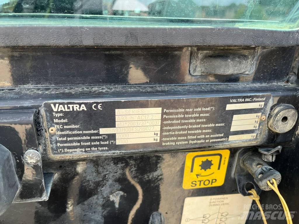 Valtra A 93 Трактори