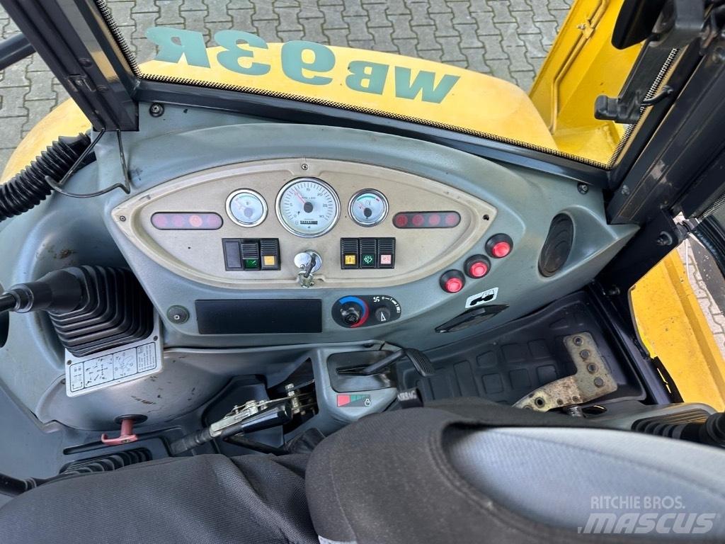 Komatsu WB93R Товарач със заден ексватор