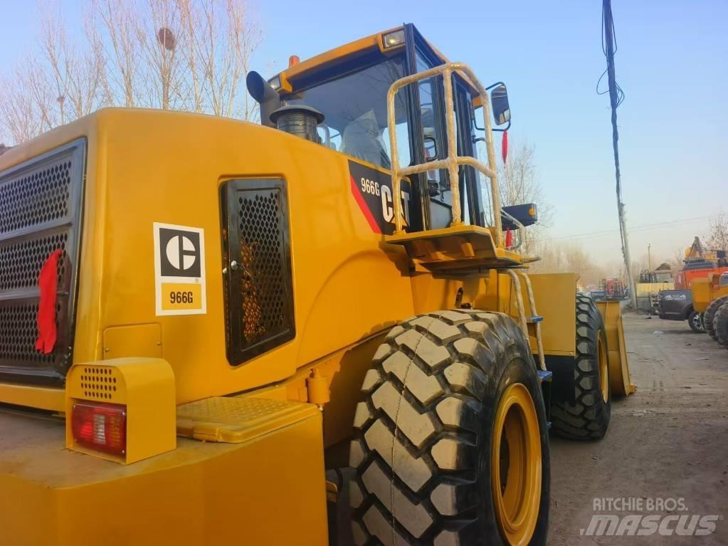 CAT 966G Колесни товарачи