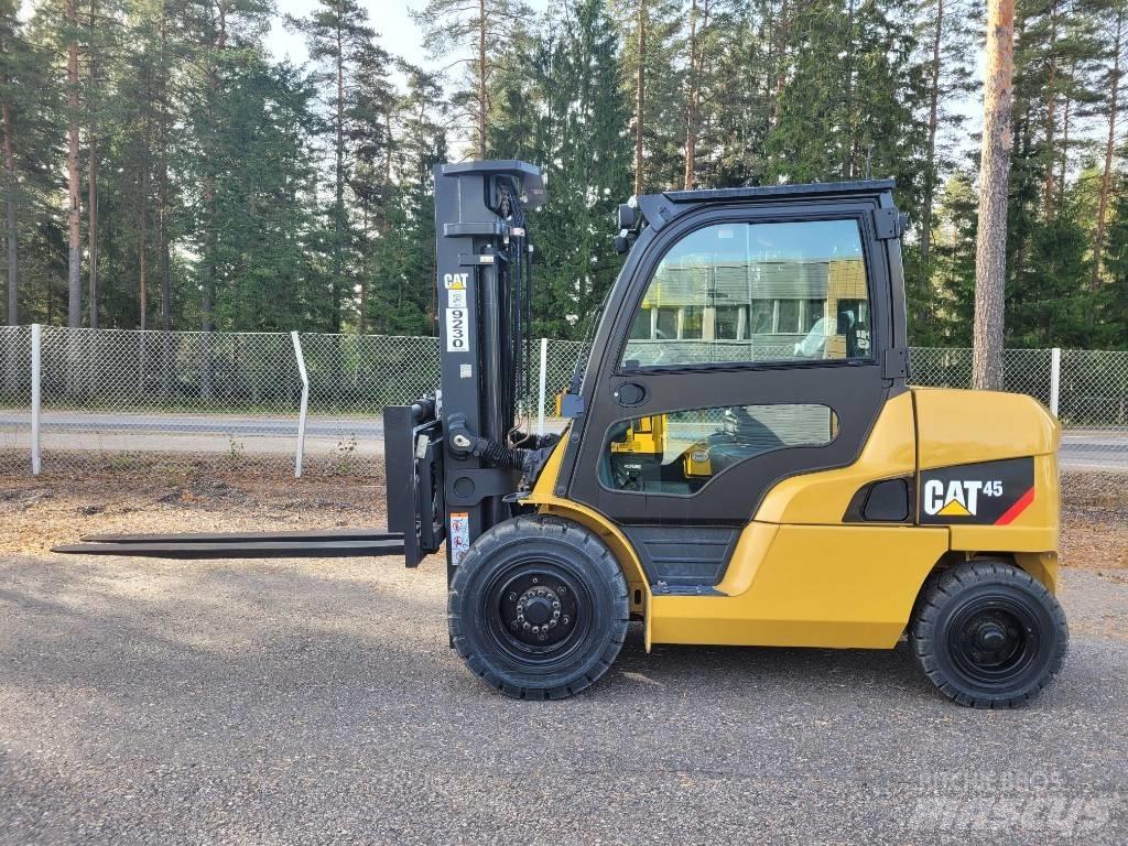 CAT DP45NB Дизелови камиони