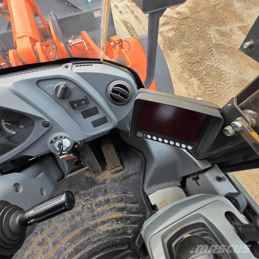 Hitachi ZW150-6 Колесни товарачи