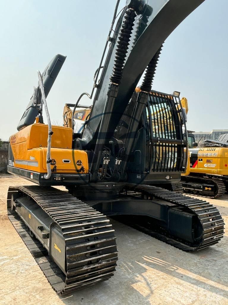 Hyundai 220LC Средни екскаватори 7т - 12т