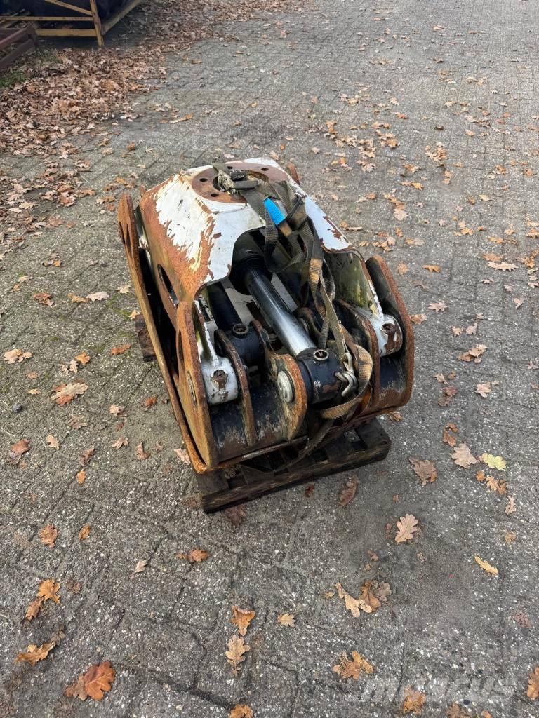 Komatsu G36 Приспособления за захващане