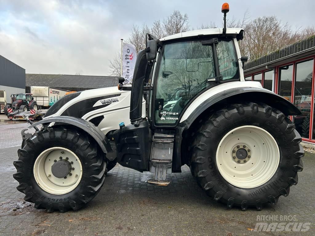 Valtra T154 Active Трактори