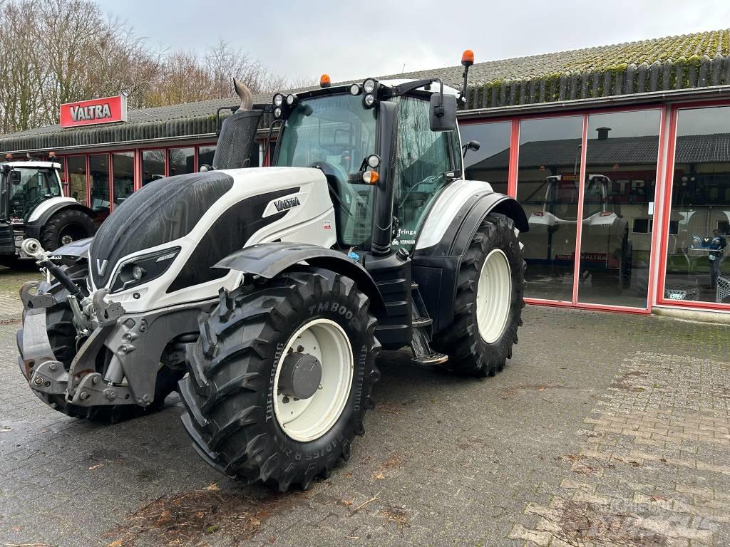 Valtra T154 Active Трактори