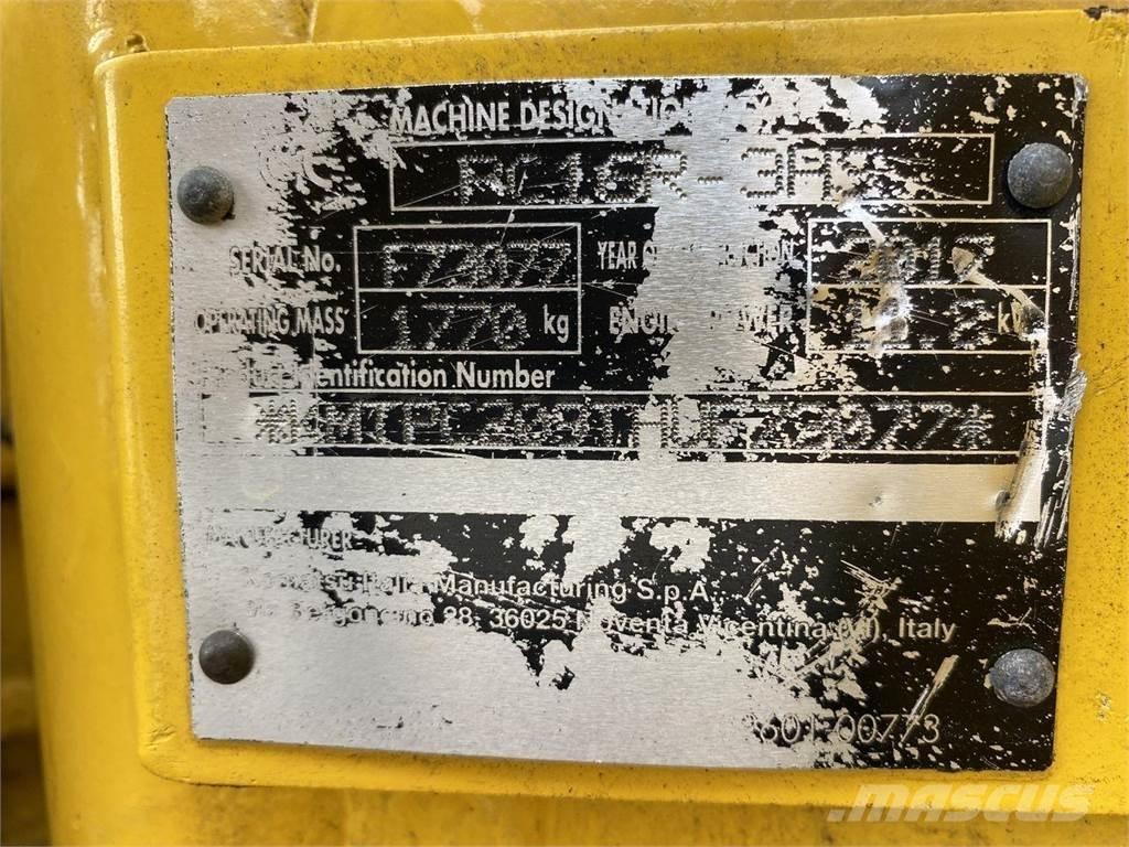 Komatsu PC16R-3HS Колесни екскаватори