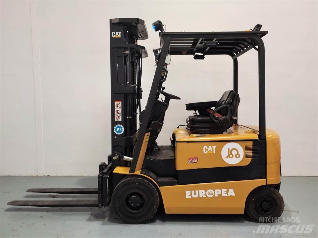 CAT EP25K PAC Електрически вилични кари-повдигачи