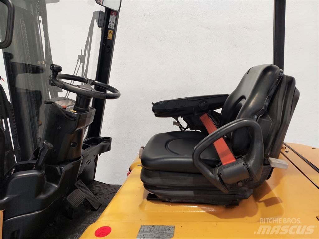 CAT EP25K PAC Електрически вилични кари-повдигачи