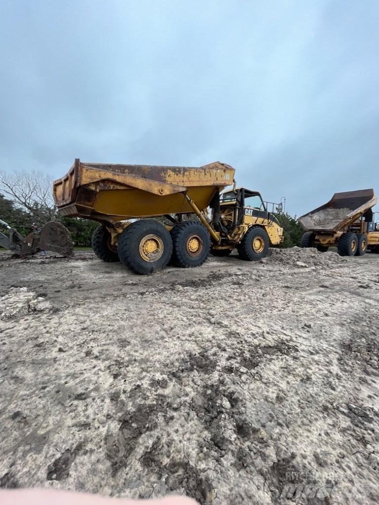 CAT 730 Дъмпери/моторни превозни средства