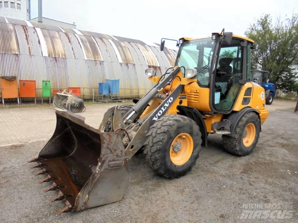 Volvo L 25 F Колесни товарачи